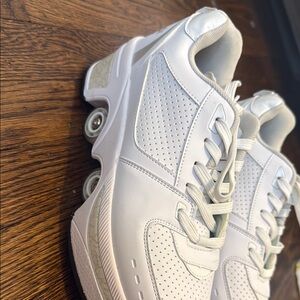 White unisex shoes/roller blades